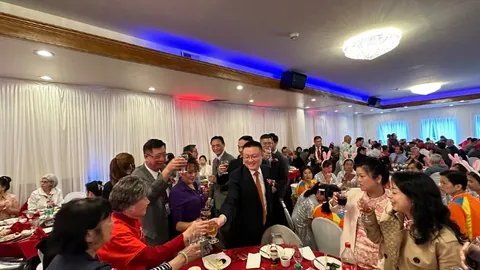 约老师篮下力挽狂澜，补篮2+1展现惊人自信！